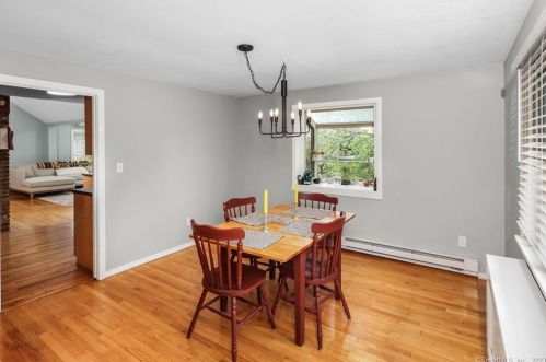 1 Yellow Yellow Cir, Middletown CT  06457-4929 exterior