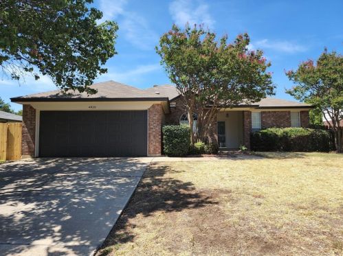 4920 Cedar Springs Dr, Fort Worth, TX 76179-5040