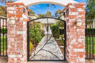 2939 Mesa Dr, Oceanside, CA 92054-3704