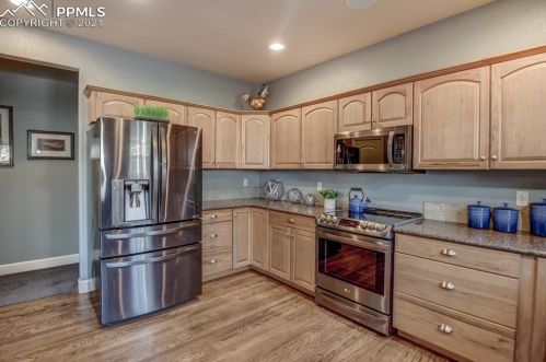 1102 Ptarmigan Dr, Woodland Park CO 80863-8004 exterior