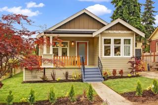 8741 Hamlet Ave, Seattle, WA 98118-4725