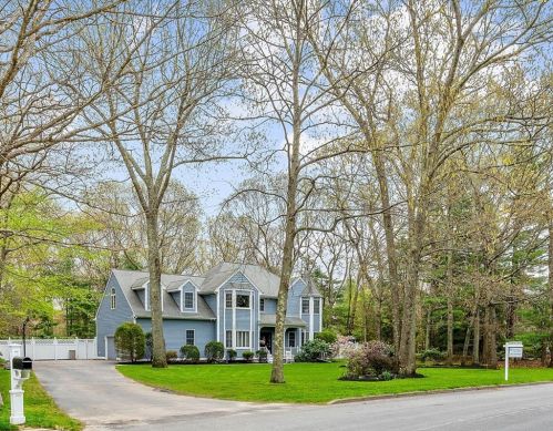 70 Osprey Dr, Warwick, RI 02818-1340