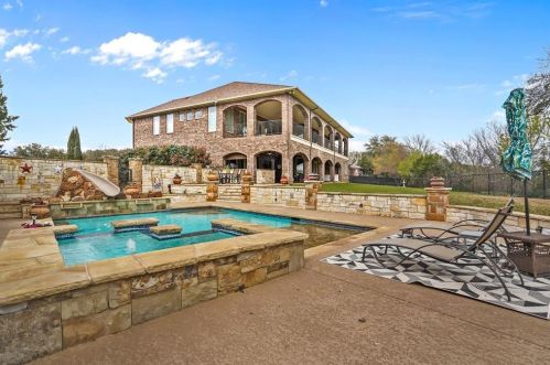 2011 Grn Wing, Granbury TX 76049-5576 exterior