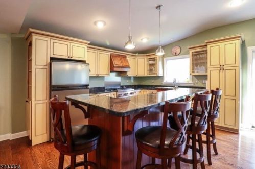 115 Salter St, Springfield, NJ 07081-1630