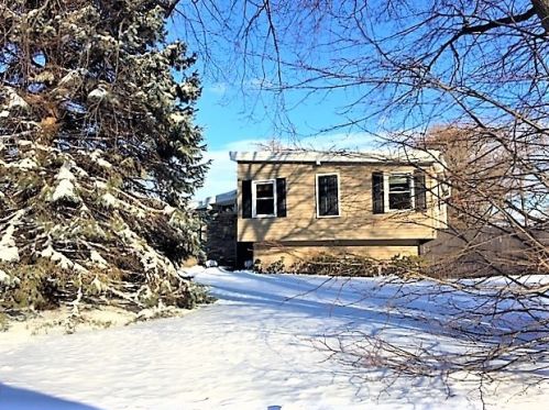 1595 Larry Ln, Glendale Heights, IL 60139-2543