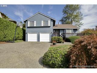 447 16th St, Damascus, OR 97080