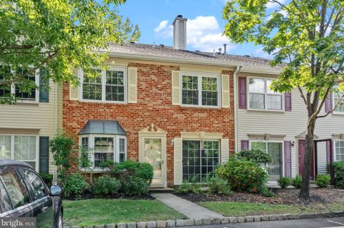 38 Chambord Ct, Trenton, NJ 08619-4704