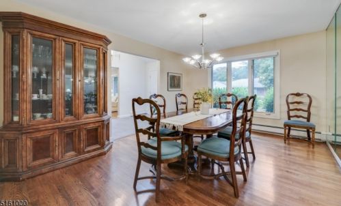 16 Knollwood Dr, Town Center NJ  07052-2406 exterior