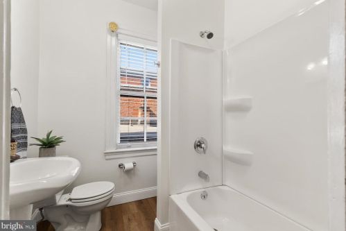 231 Mulberry St, Lancaster PA  17603-3741 exterior