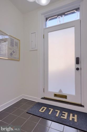 18 Walnut St, Lancaster PA  17602-4924 exterior