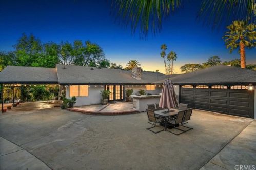 5064 Myrtle Ave, Riverside CA  92506-1423 exterior