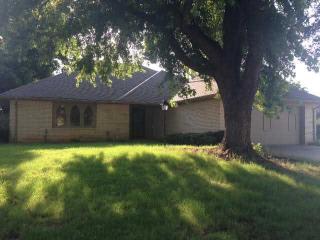 106 Caulder Dr, Chickasha, OK 73018-7708