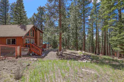 15062 Donnington Ln, Truckee CA  96161-1136 exterior