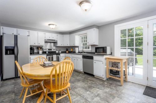 9 Freedley Rd, Pomfret Center, CT 06259-1207