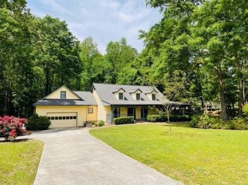 2720 Bay Ridge Dr, Loganville, GA 30052-3704