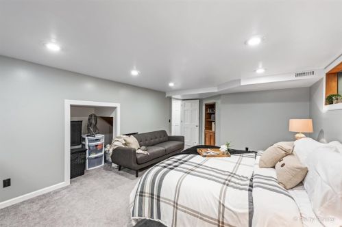 7 Crestview Dr, Oswego IL  60543-9475 exterior