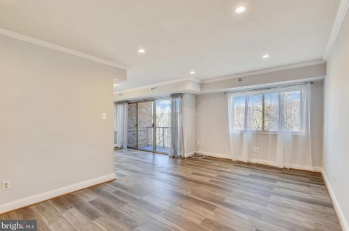8000 Le Havre Pl, Falls Church, VA 22042-1155