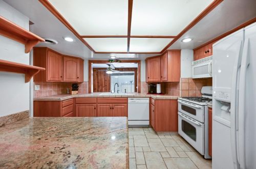 1432 Marshall St, Turlock CA 95380-4133 exterior