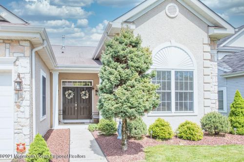 30 Pebble Beach Blvd, Jackson Twp, NJ 08527-4054