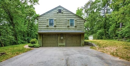 79 Bridlepath Ln, Glastonbury, CT 06033-3408