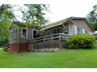 6815 Long Meadow Dr, Whitsett, NC 27377-9758