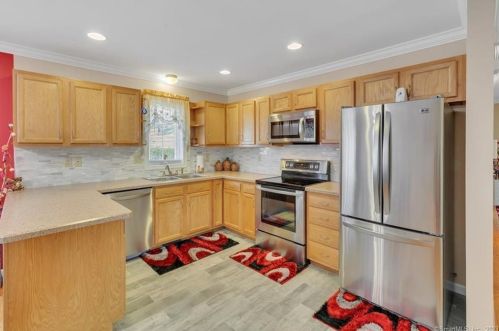 20 Taft St, Waterbury, CT 06708-4600