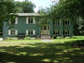 21 Cherrywood Dr, Smithfield, RI 02828-2603