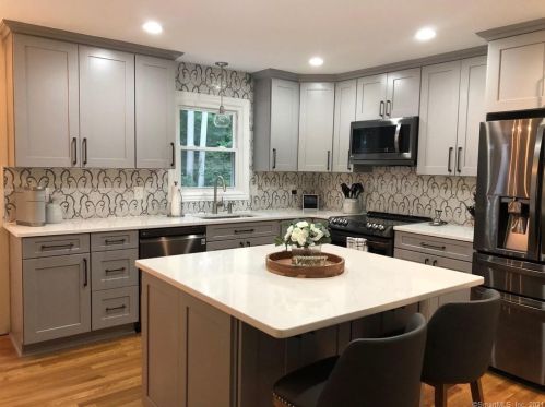 7 Huntington Way, Gales Ferry, CT 06339-1922