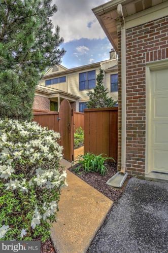 1843 Spring Ridge Ln, Lancaster PA  17603-6794 exterior