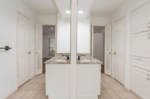 4920 Riv Bnd Dr, Fort Worth TX  76109 exterior