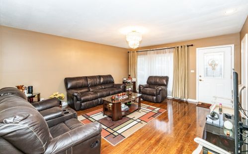 2535 Parkwood Ln, Des Plaines, IL 60018-4063