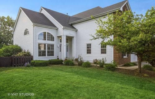 1100 Laurel Ln, Gurnee, IL 60031-5164