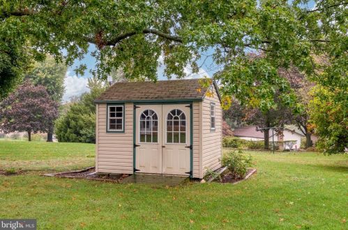 1046 Devonshire Rd, Lancaster PA  17601-1609 exterior