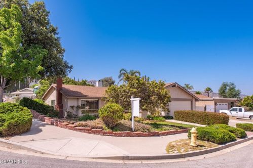 6784 Charing St, Simi Valley, CA 93063-3927