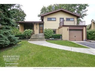 2525 Allison Ct, Glenview, IL 60025-4829