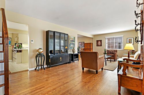153 Plumtree Rd, Bannockburn, IL 60015-4830