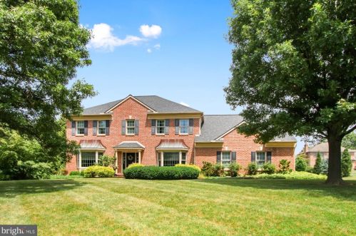 1340 Briargate Dr, York, PA 17404-9779