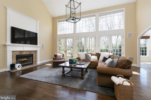 19 Derwent Dr, Princeton NJ  08540-7551 exterior