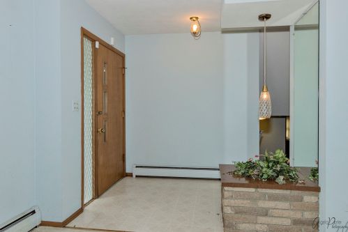 2534 Roberts Ave, Waukegan, IL 60087-3550