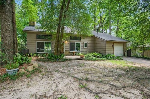 203 Deep Dl Ln, Conroe TX  77304-1249 exterior