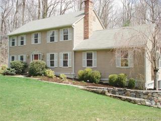 15 Doe Pl, Huntington, CT 06484-5321