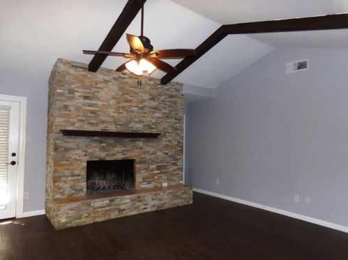 217 Loesch Dr, Webberville TX  78621-1101 exterior