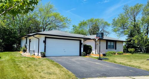 1532 Collins Cir, Elk Grove Vlg, IL 60007-2837