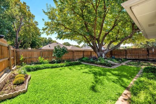 1011 Oxfordshire Dr, Carrollton TX 75007-4817 exterior