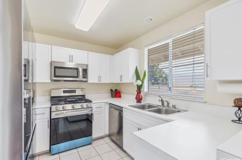 87950 Kulauku St, Nanakuli, HI 96792-3300