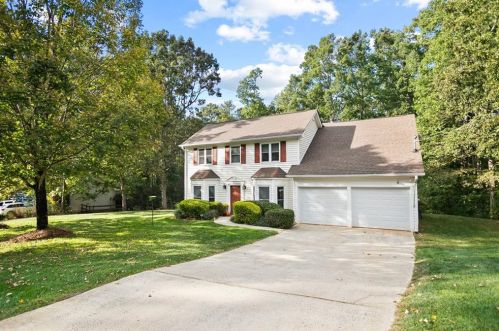 204 Magnolia Springs Dr, Holly Springs, GA 30115-7902