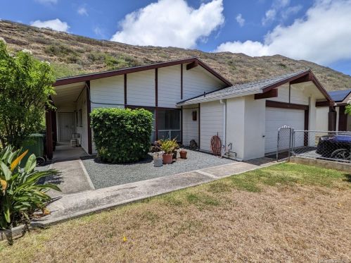 966 Maniniholo St, Honolulu, HI 96825-2720