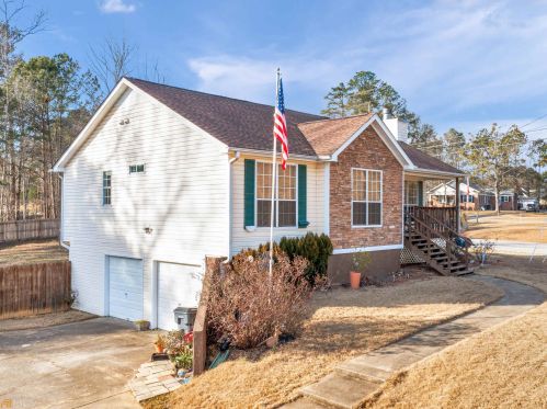 101 Waters Edge Dr, Locust Grove, GA 30248-3844