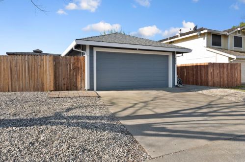 920 Meadowhawk Dr, Vacaville, CA 95687-7335