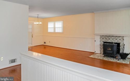 5205 Ravensworth Rd, Springfield VA  22151-2510 exterior
